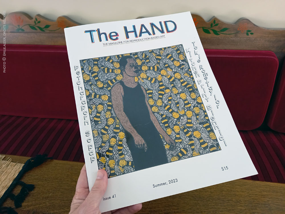 Article relatif à la Kitchen Print Biennale dans la revue américaine “The Hand”.