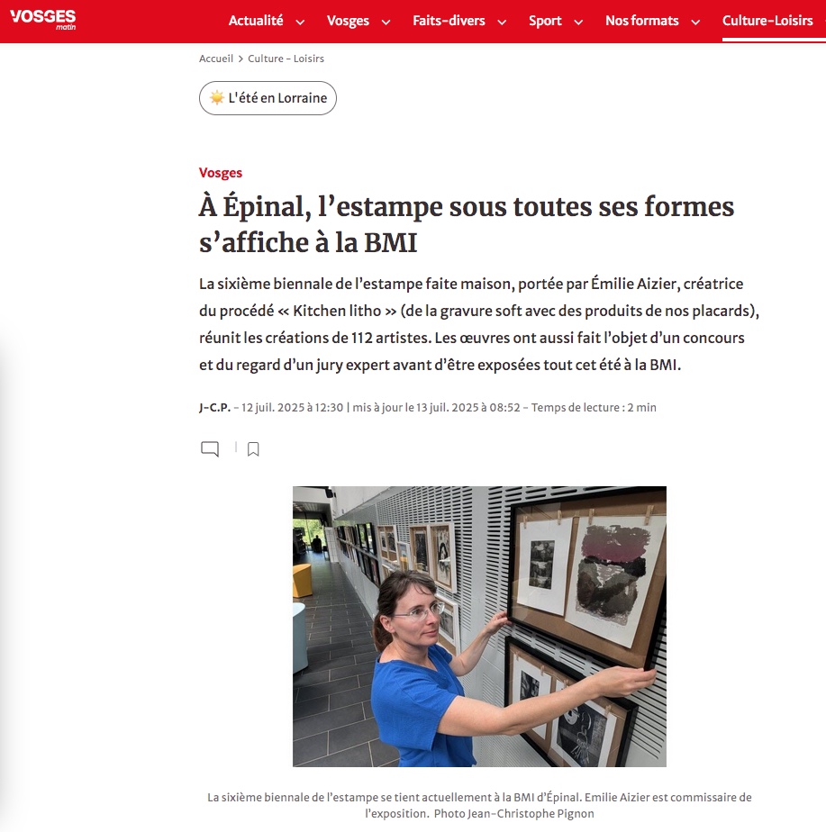 Article dans le journal « Vosges-Matin » sur l’exposition « Kitchen Print Biennale » 2025 à la bmi d’Épinal.